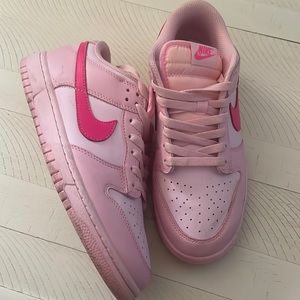 Triple Pink Nike Dunks